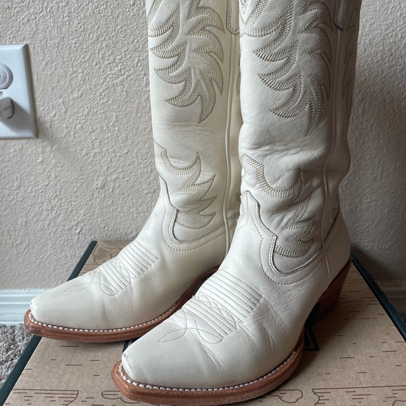 SOLD Tecovas Bone Annie’s 5.5B - Picture 9 of 13